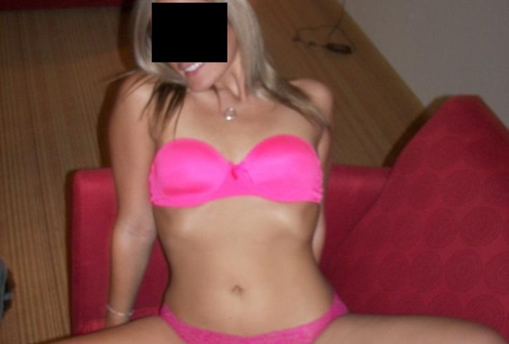 μια νέα όμορφη γυναίκα. 6993444225  - Εικόνα1