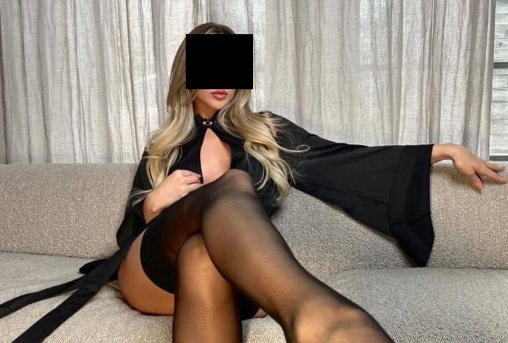 με ερεθιστικες καμπυλες, φυσικο στηθος κ υπεροχο προσωπο. - Εικόνα4