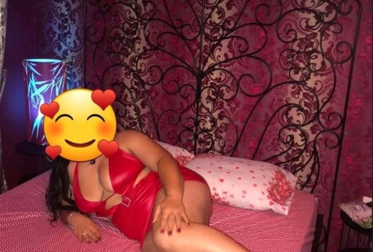 Υπάρχει και φίλη για διπλό παιχνίδι χωρίς όρια. Μαζί σου κάνω τα πάντα.... στο χώρο μου - Εικόνα1